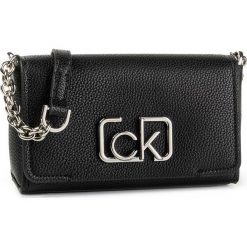 Torebka CALVIN KLEIN - Ck Signature Sml Flap Xbody K60K606035 BDS. Czarne listonoszki damskie Calvin Klein, na imprezę, bez wzorów, ze skóry ekologicznej, bez dodatków. W wyprzedaży za 379,00 zł.