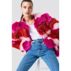 NA-KD Kurtka z kolorowym sztucznym futrem - Pink,Multicolor. Różowe kurtki damskie NA-KD, w kolorowe wzory. Za 445,95 zł.