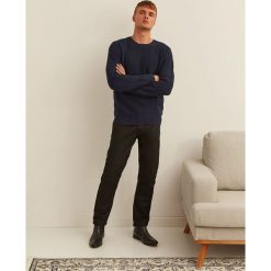 Sweter z przeplotami. Niebieskie swetry męskie Top Secret, xxl, bez wzorów, z dzianiny, z okrągłym kołnierzem, bez kaptura. W wyprzedaży za 69,99 zł.