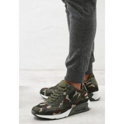 Moro Buty Sportowe Narilure. Zielone buty sportowe męskie Born2be, bez zapięcia. W wyprzedaży za 114,99 zł.