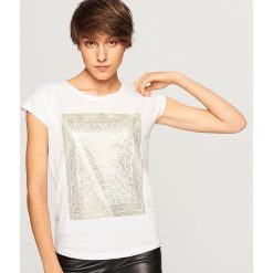 T-shirt z błyszczącym nadrukiem - Biały. Białe t-shirty damskie Reserved, l, z nadrukiem. Za 29,99 zł.
