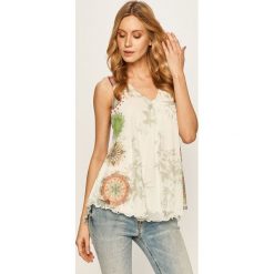 Desigual - Bluzka. Białe bluzki damskie Desigual, na co dzień, s, bez wzorów, z elastanu, bez kołnierzyka, bez rękawów. W wyprzedaży za 169,90 zł.
