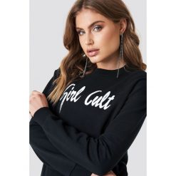 Galore x NA-KD Bluza Oversized Girl Cult - Black. Czarne bluzy damskie marki Galore x NA-KD, bez wzorów, bez rękawów, długie, bez kaptura. W wyprzedaży za 60,97 zł.