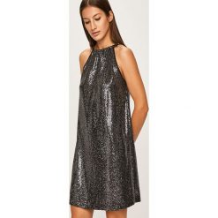 Answear - Sukienka. Szare sukienki damskie ANSWEAR, m, z aplikacjami, z poliesteru, z okrągłym kołnierzem, bez rękawów, mini, oversize. W wyprzedaży za 119,90 zł.