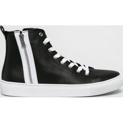 Guess Jeans - Trampki. Białe trampki męskie Guess Jeans, z aplikacjami, z jeansu, bez zapięcia. W wyprzedaży za 329,90 zł.