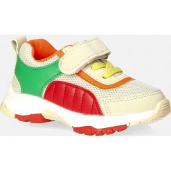 Beżowe buty sportowe na rzep casu 204/15m. Brązowe buty dziewczęce sportowe Casu, bez wzorów, bez zapięcia. Za 39,99 zł.