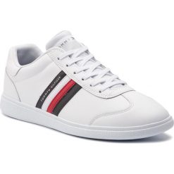 Sneakersy TOMMY HILFIGER - Essential Corporate Cupsole FM0FM02038 White 100. Białe sneakersy męskie TOMMY HILFIGER, bez wzorów, ze skóry ekologicznej, bez zapięcia. Za 449,00 zł.