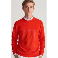Bluza ze strukturalną wstawką - Czerwony. Czerwone bluzy męskie Reserved, s, bez wzorów, bez kołnierzyka, bez rękawów, bez kaptura. Za 139,99 zł.