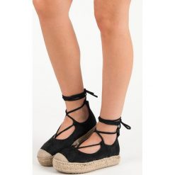 CZARNE WIĄZANE ESPADRYLE. Czarne baleriny damskie Corina, bez wzorów, bez obcasa. Za 79,90 zł.