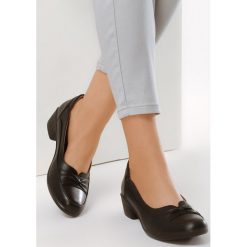Czarne Półbuty Soothing Walk. Czarne półbuty damskie Multu, bez wzorów, bez obcasa, bez zapięcia. Za 39,99 zł.