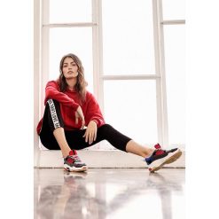 Szaro-Czerwone Sneakersy Too Young. Szare sneakersy damskie other, z materiału. Za 89,99 zł.
