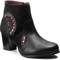 Botki DESIGUAL - Cris Valkiria Studs 17WSALF0 2000. Czarne botki damskie skórzane Desigual. W wyprzedaży za 279,00 zł.