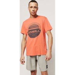 O'Neill Horizon Koszulka Pomarańczowy. Pomarańczowe t-shirty męskie O'Neill, m, z nadrukiem, z bawełny, bez kołnierzyka, krótkie. Za 94,95 zł.