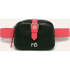 Nobo - Nerka. Czarne nerki damskie Nobo, w paski, z poliesteru, małe, bez dodatków. W wyprzedaży za 129,90 zł.