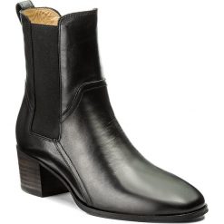 Botki GANT - Sandra 15541054 Black G00. Czarne botki damskie na obcasie marki GANT, z materiału. W wyprzedaży za 449,00 zł.