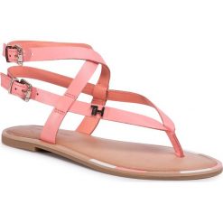 Sandały TOMMY HILFIGER - Iconic Flat Strappy Sandal FW0FW04873 Island Coral SN7. Pomarańczowe klapki damskie TOMMY HILFIGER, bez wzorów, ze skóry ekologicznej, bez obcasa, na obcasie. W wyprzedaży za 269,00 zł.
