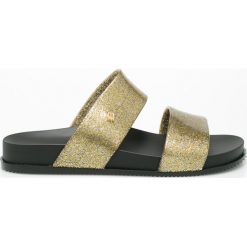 Melissa - Klapki. Żółte klapki damskie Melissa, bez wzorów, z materiału, bez obcasa. W wyprzedaży za 129,90 zł.