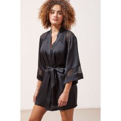 Etam - Szlafrok Karma. Czarne szlafroki damskie Etam, s, bez wzorów, z elastanu, bez rękawów, bez kaptura. Za 169,90 zł.