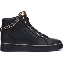 Guess Brodee Tenisówki Czarny Złoty. Żółte trampki i tenisówki damskie Guess, z aplikacjami, ze skóry, bez zapięcia. Za 554,95 zł.