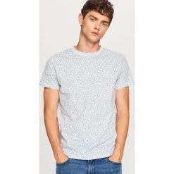 T-shirt we wzory - Kremowy. Białe t-shirty męskie Reserved, l. W wyprzedaży za 24,99 zł.