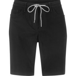 Bermudy ze stretchem i wiązanym troczkiem bonprix czarny. Czarne szorty damskie bonprix. Za 69,99 zł.