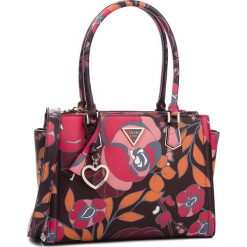Torebka GUESS - HWVF71 00090 RFL. Czerwone torebki klasyczne damskie Guess, z aplikacjami, ze skóry ekologicznej. Za 699,00 zł.