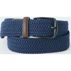 Pleciony pasek z elastycznego materiału. Niebieskie paski męskie Pull&Bear, w paski. Za 49,90 zł.