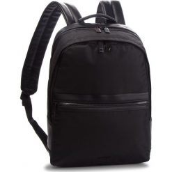 Plecak GUESS - HM6575 POL84 BLA. Czarne plecaki męskie marki Guess, z aplikacjami, z materiału. Za 539,00 zł.