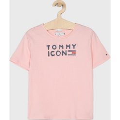 Tommy Hilfiger - Top dziecięcy 128-176 cm. Różowe bluzki dziewczęce TOMMY HILFIGER, z nadrukiem, z bawełny, z okrągłym kołnierzem, z krótkim rękawem, krótkie, bez kaptura. Za 119,90 zł.
