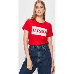 Levi's - T-shirt. Czerwone bluzki damskie Levi's®, s, z nadrukiem, z bawełny, z okrągłym kołnierzem. W wyprzedaży za 49,90 zł.