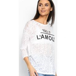 Biała Bluzka Number Of Love. Białe bluzki damskie marki Born2be, xl, z napisami, z okrągłym kołnierzem, z długim rękawem. Za 29,99 zł.