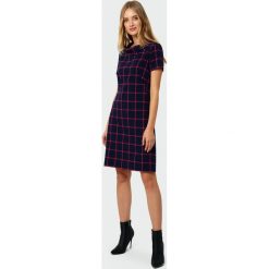 Sukienka trapezowa w kratę - 46. Sukienki damskie e-margeritka.pl, na co dzień, bez wzorów, z poliesteru, eleganckie, bez kołnierzyka, bez rękawów, midi, proste. Za 129,99 zł.