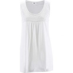 Top bawełniany z koronką bonprix biel wełny. Białe bluzki damskie bonprix, w koronkowe wzory, z bawełny, bez kołnierzyka, bez rękawów. Za 34,99 zł.