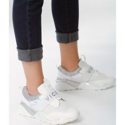Białe Sneakersy Unflinchingly. Białe sneakersy damskie Born2be, z materiału. Za 99,99 zł.