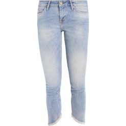 Mustang JASMIN Jeansy Slim Fit strong bleach. Niebieskie jeansy damskie marki Mustang, z aplikacjami, z bawełny. Za 339,00 zł.