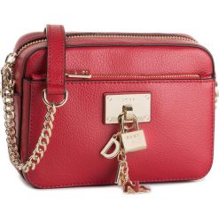 Torebka DKNY - R91EHB75 Bright Red 8RD. Czerwone listonoszki damskie DKNY, bez wzorów, ze skóry, bez dodatków. W wyprzedaży za 499,00 zł.