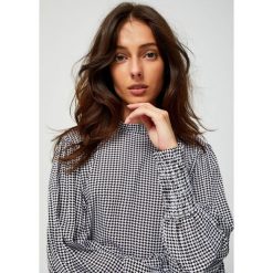 Bluzka koszulowa z falbanami. Czarne bluzki damskie Moodo, xs. Za 49,99 zł.