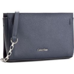 Torebka CALVIN KLEIN BLACK LABEL - M4rissa Crossbody Clutch K60K602107 Cluth 411. Niebieskie listonoszki damskie marki Calvin Klein Black Label. W wyprzedaży za 299,00 zł.