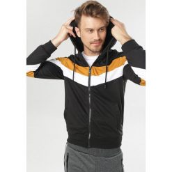 Czarna Bluza Aqialle. Czarne bluzy męskie Born2be, xl, bez wzorów, bez kołnierzyka, bez rękawów, bez kaptura. Za 79,99 zł.