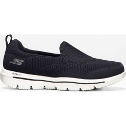 Buty wsuwane Skechers bonprix czarny. Czarne buty sportowe damskie bonprix, bez wzorów, sportowe. Za 199,99 zł.