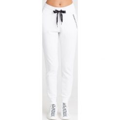 SPODNIE DRESOWE ARMANI EXCHANGE. Białe spodnie damskie Armani Exchange, s, z dresówki. Za 314,30 zł.