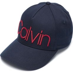 Calvin Klein Czapka Niebieski. Niebieskie czapki męskie Calvin Klein, z haftami, z bawełny. Za 169,95 zł.