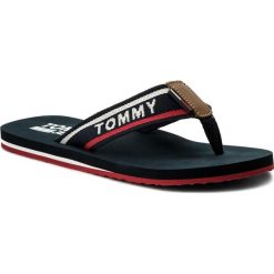 Japonki TOMMY JEANS - Mens Beach Sandal EM0EM00065 Tommy Navy 406. Niebieskie klapki męskie marki Tommy Jeans, bez wzorów, z jeansu. W wyprzedaży za 119,00 zł.