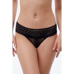Etam - Stringi Ans. Czarne stringi damskie marki Etam, z elastanu. W wyprzedaży za 59,90 zł.