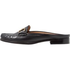 Carvela Comfort CLAYTON Klapki black. Czarne klapki damskie marki Carvela Comfort, bez wzorów, ze skóry, bez obcasa. Za 529,00 zł.