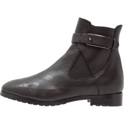 Erika Rocchi Botki nero. Czarne buty zimowe damskie Erika Rocchi, z materiału. W wyprzedaży za 629,85 zł.