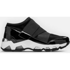 Czarne sneakersy damskie. Czarne sneakersy damskie marki Kazar, ze skóry. Za 499,00 zł.