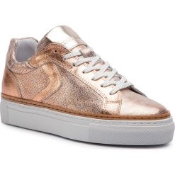 Sneakersy TOGOSHI - TG-05-02-000031 648. Różowe półbuty damskie marki Togoshi, bez wzorów, z zamszu, bez obcasa, na płaskiej podeszwie, bez zapięcia. Za 479,00 zł.