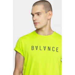 T-shirt męski TSM606 - soczysta zieleń neon - Outhorn. Żółte koszulki męskie Outhorn, m, bez wzorów, bez kołnierzyka. Za 39,99 zł.