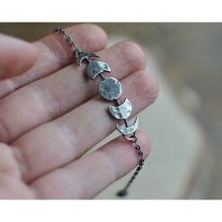 Fazy księżyca - srebrna bransoletka. Szare bransoletki damskie MARIAELA, srebrne. Za 145,00 zł.